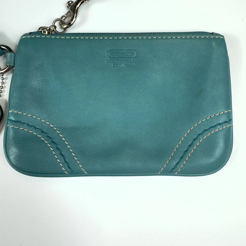 Coach turquoise leather wristlet w orig Coach hangtag, trigger snap closure